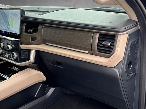 Used 2024 Ford Expedition Limited image 15