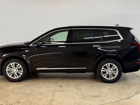 New 2025 Cadillac XT6 Luxury image 2