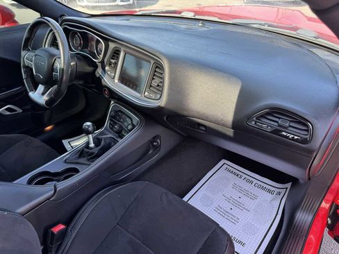 Used 2015 Dodge Challenger SRT image 34