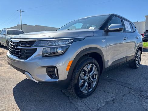 Used 2026 Kia Seltos LX AWD/4WD image 3