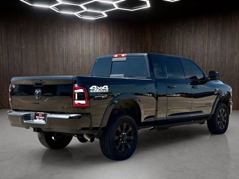 Used 2020 RAM 2500 Limited w/ Black Appearance Package AWD/4WD image 2