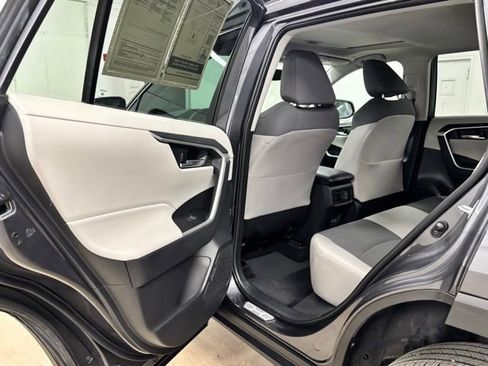 Certified 2025 Toyota RAV4 XLE w/ Convenience Package FWD image 18