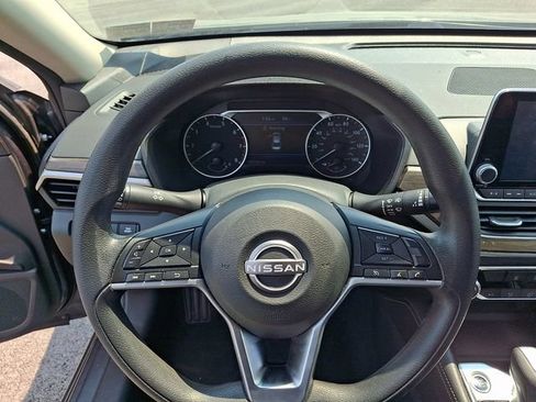 Used 2023 Nissan Altima 2.5 SV FWD image 18
