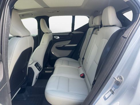 Certified 2025 Volvo XC40 B5 Ultra AWD/4WD image 13