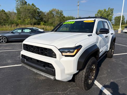 Used 2025 Toyota 4Runner Trailhunter AWD/4WD image 2