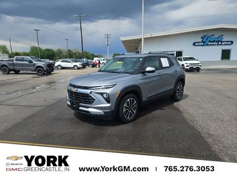 Used 2025 Chevrolet TrailBlazer LT FWD image 1