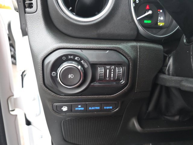 Used 2022 Jeep Wrangler Unlimited Sahara w/ Cold Weather Group AWD/4WD image 12
