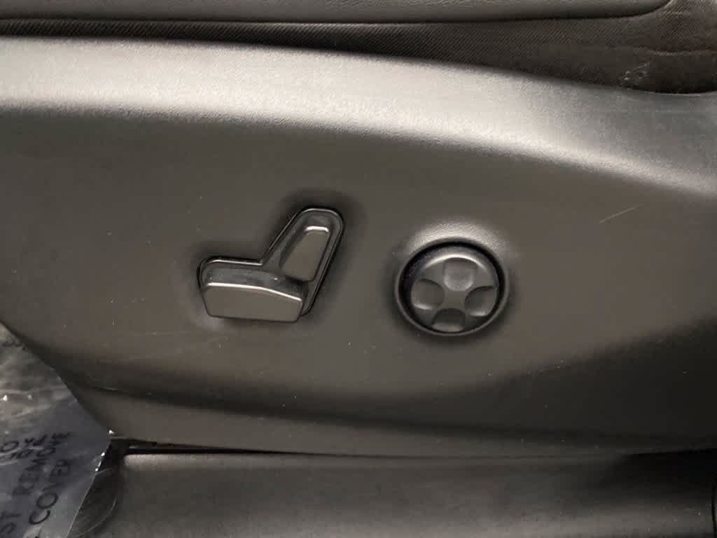 Used 2025 Chrysler Pacifica Select FWD image 13