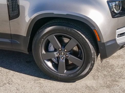 Used 2023 Land Rover Defender 130 S image 5