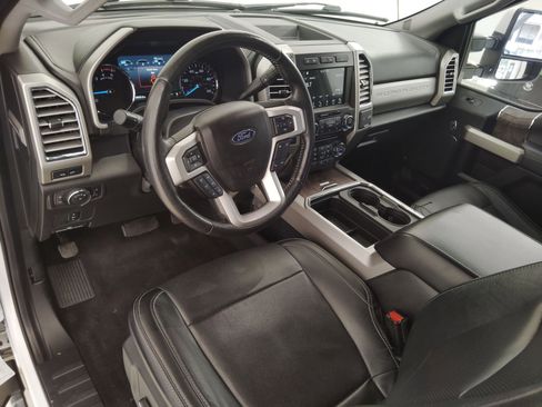 Used 2017 Ford F250 Lariat w/ Lariat Value Package image 4