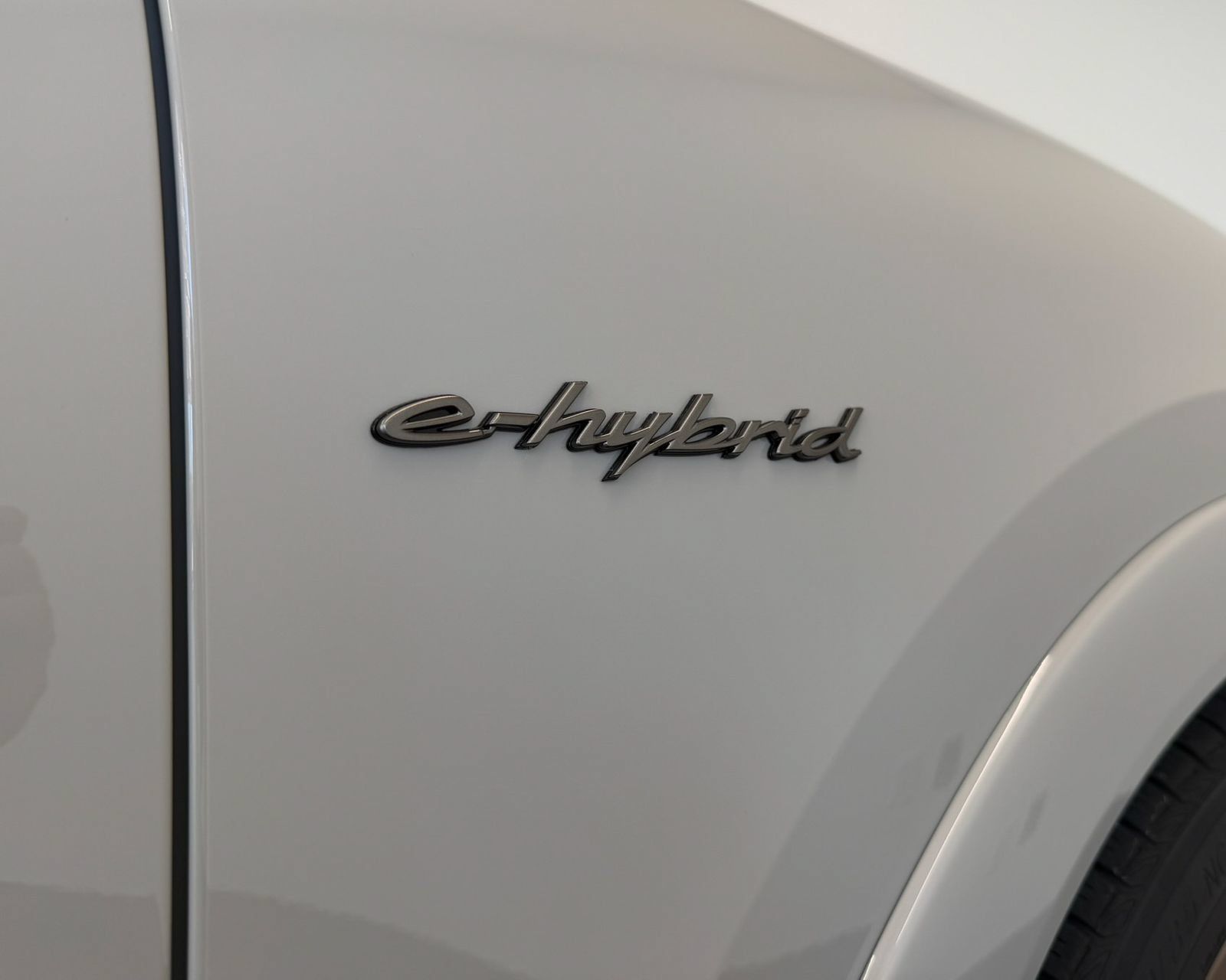 Used 2025 Porsche Cayenne Turbo AWD/4WD image 48