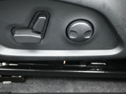 Used 2024 Jeep Compass Latitude image 33