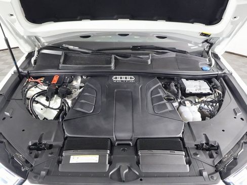 Used 2018 Audi Q7 3.0T Premium AWD/4WD image 16