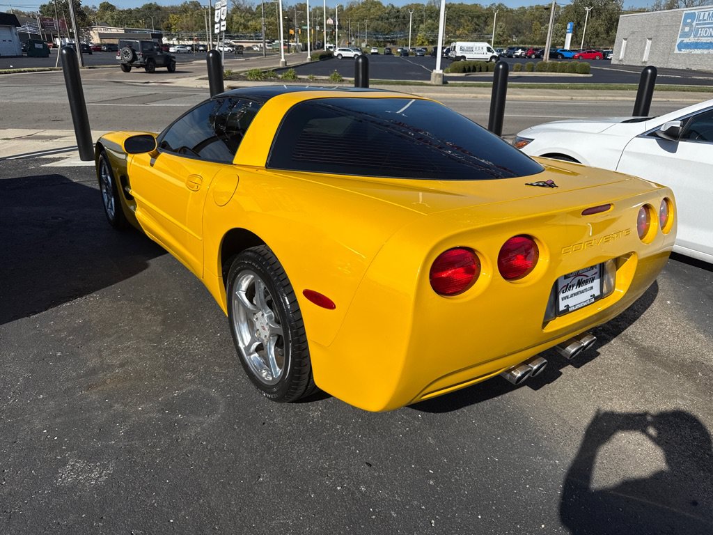 Used 2000 Chevrolet Corvette Coupe w/ Roof Pkg RWD image 5