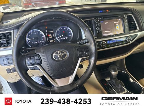 Used 2017 Toyota Highlander Plus AWD/4WD image 15