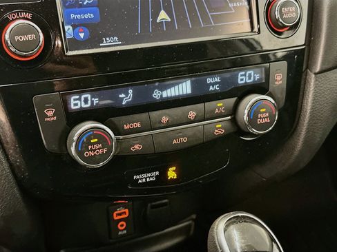 Used 2017 Nissan Rogue SV w/ SV Premium Package AWD/4WD image 24