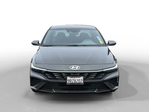 Certified 2025 Hyundai Elantra SE w/ Cargo Package image 8