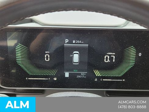 Used 2025 Kia Carnival FWD image 21