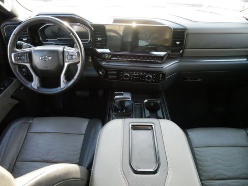 Used 2022 Chevrolet Silverado 1500 ZR2 w/ Technology Package image 10