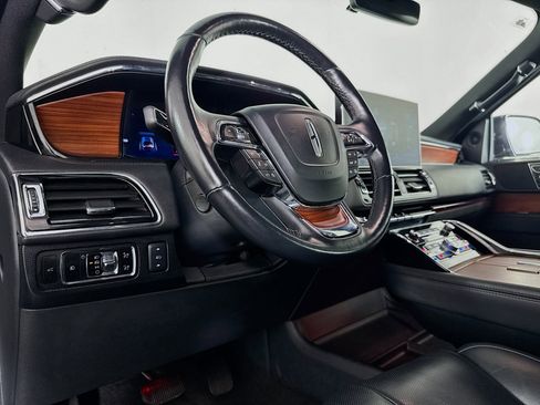 Used 2024 Lincoln Navigator L Premiere image 22