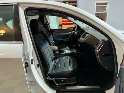 Used 2013 Hyundai Genesis 3.8 w/ Technology Pkg image 16