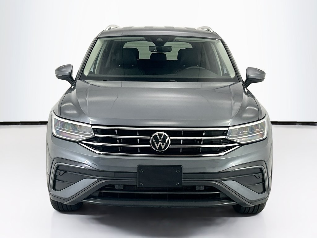 Used 2023 Volkswagen Tiguan SE FWD image 2