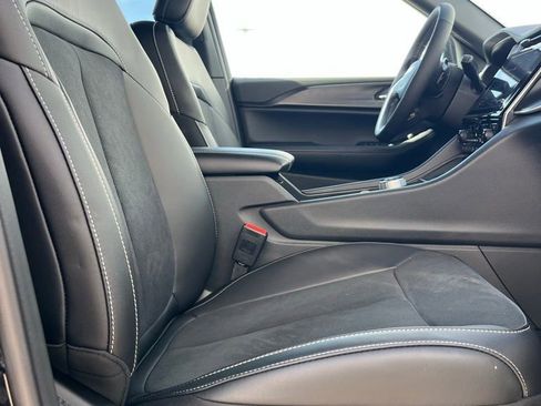 New 2025 Jeep Grand Cherokee L Altitude image 9