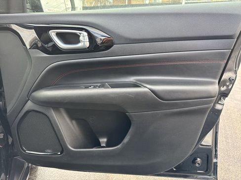 Used 2024 Jeep Compass Trailhawk image 23