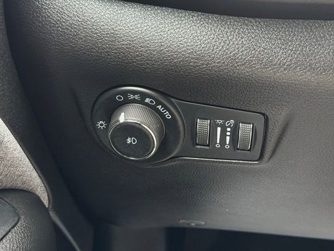 Used 2025 Jeep Compass Latitude AWD/4WD image 32