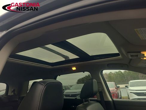 Used 2024 Nissan Pathfinder SL w/ SL Premium Package image 23