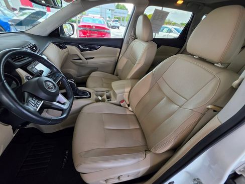 Used 2019 Nissan Rogue SL w/ Premium Package FWD image 17