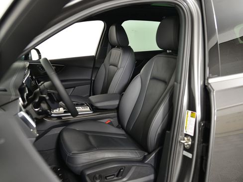 Used 2025 Audi Q7 2.0T Premium w/ Convenience Package image 5