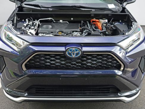 Used 2021 Toyota RAV4 SE w/ Weather & Moonroof Package AWD/4WD image 7