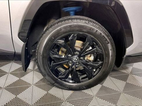 Used 2024 Toyota RAV4 SE image 11