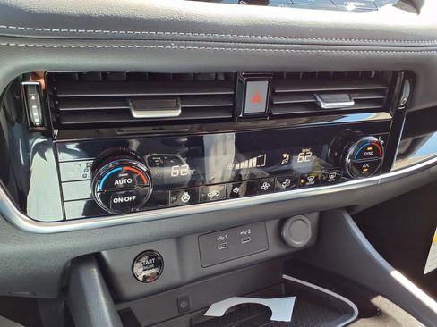 New 2025 Nissan Rogue SL image 22