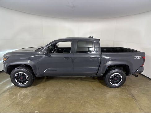 Used 2024 Toyota Tacoma TRD Off-Road image 17