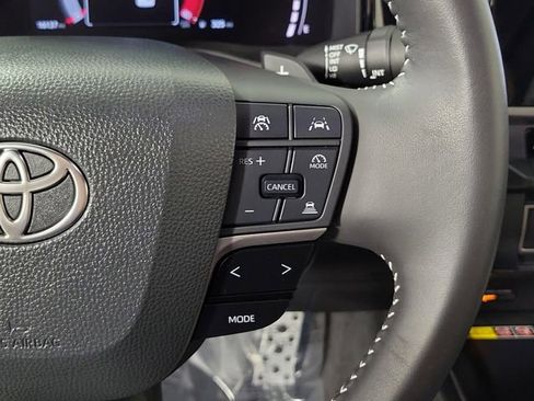 Used 2025 Toyota Camry SE FWD image 25