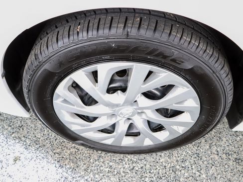 Used 2019 Toyota Corolla LE image 11