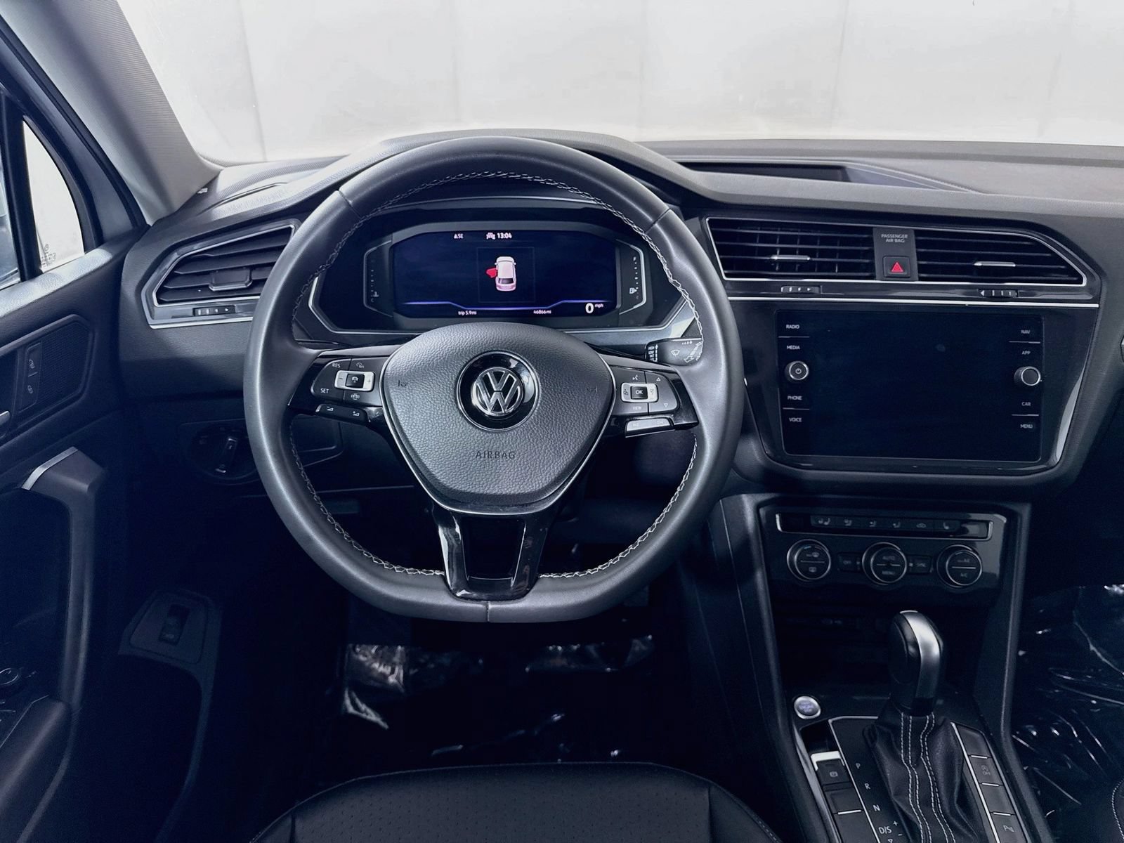 Used 2021 Volkswagen Tiguan SEL AWD/4WD image 22