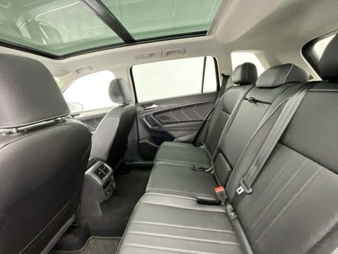 Used 2022 Volkswagen Tiguan SE image 8