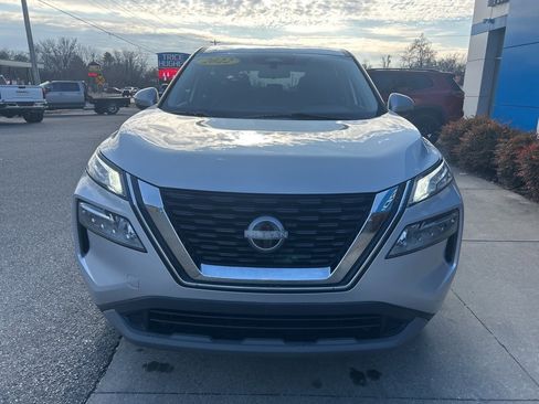 Used 2022 Nissan Rogue SV image 3