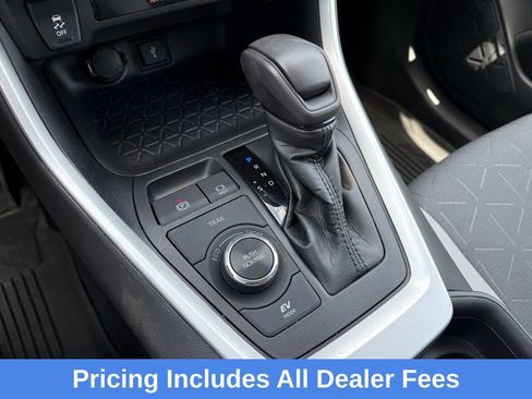 Used 2021 Toyota RAV4 XLE AWD/4WD image 19