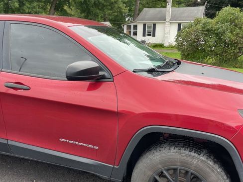 Used 2015 Jeep Cherokee Sport AWD/4WD image 4