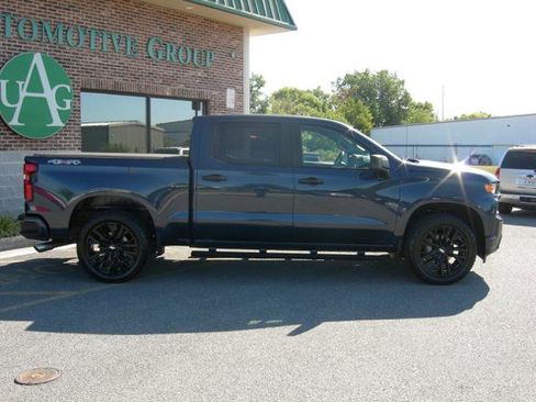 Used 2020 Chevrolet Silverado 1500 Custom w/ Custom Value Package image 10