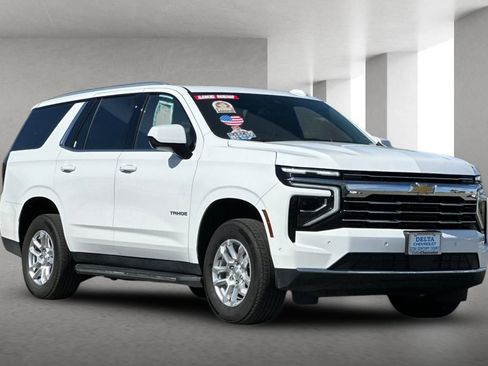 Used 2025 Chevrolet Tahoe LT AWD/4WD image 2