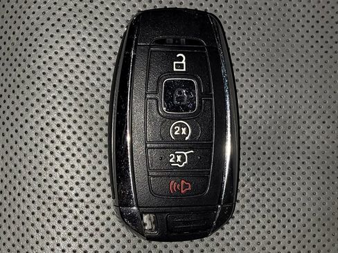 Used 2018 Lincoln Navigator L Reserve w/ Technology Package image 32