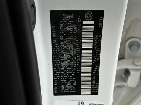 Used 2025 Toyota Camry LE image 28