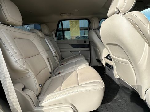 Used 2019 Lincoln Navigator Premiere AWD/4WD image 29