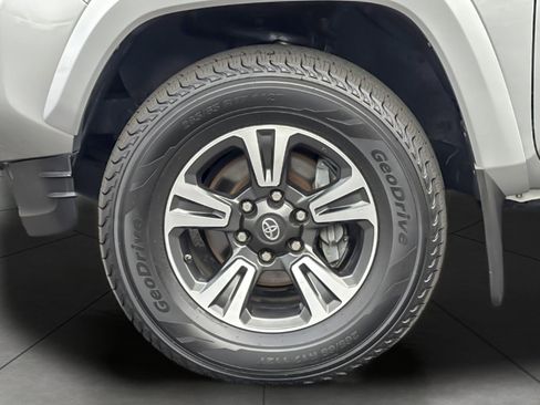 Certified 2017 Toyota Tacoma TRD Sport image 25