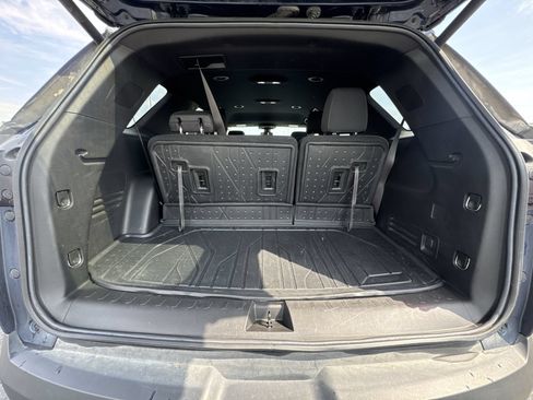 Used 2023 Chevrolet Traverse LT FWD image 24